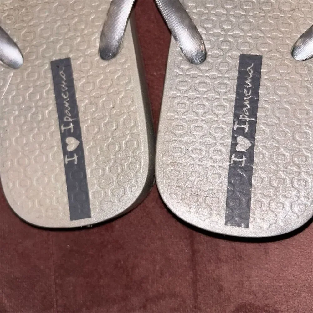 Ipanema Women's Silver Flip Flops Sandals Size 9 US / 40 EUR - Picture 3 of 4